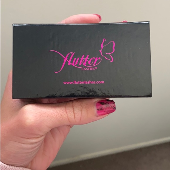 Flutter Lashes - Picture 2 of 4
